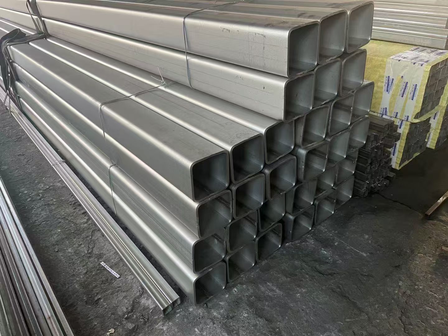 不锈钢拉丝方管